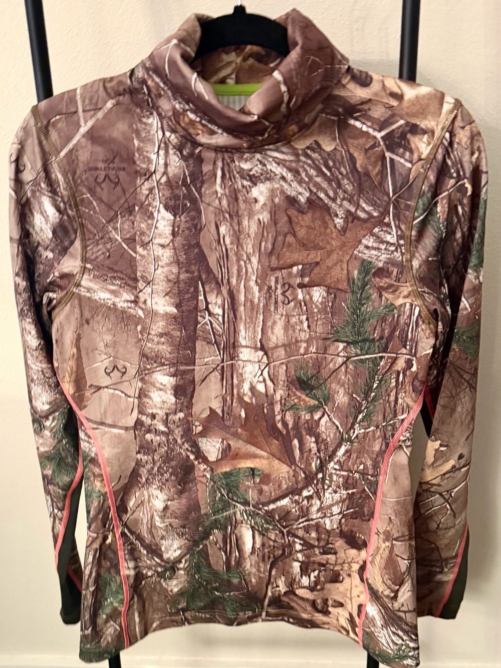 Under Armour ColdGear Realtree Camo Women’s Mock Neck Base Layer Shirt Medium